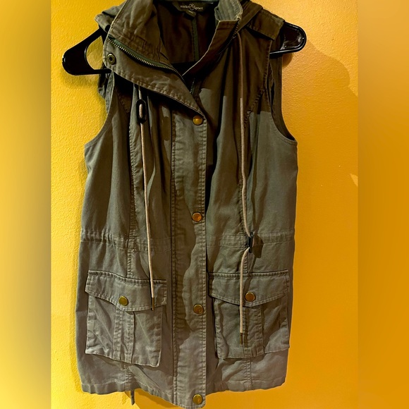 Stitch Fix - Jahana Cargo Vest - Picture 2 of 4